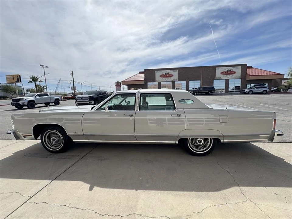 1977 Lincoln Continental 5th Gen - Image 9 of 31