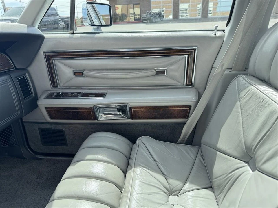 1977 Lincoln Continental 5th Gen - Image 17 of 31
