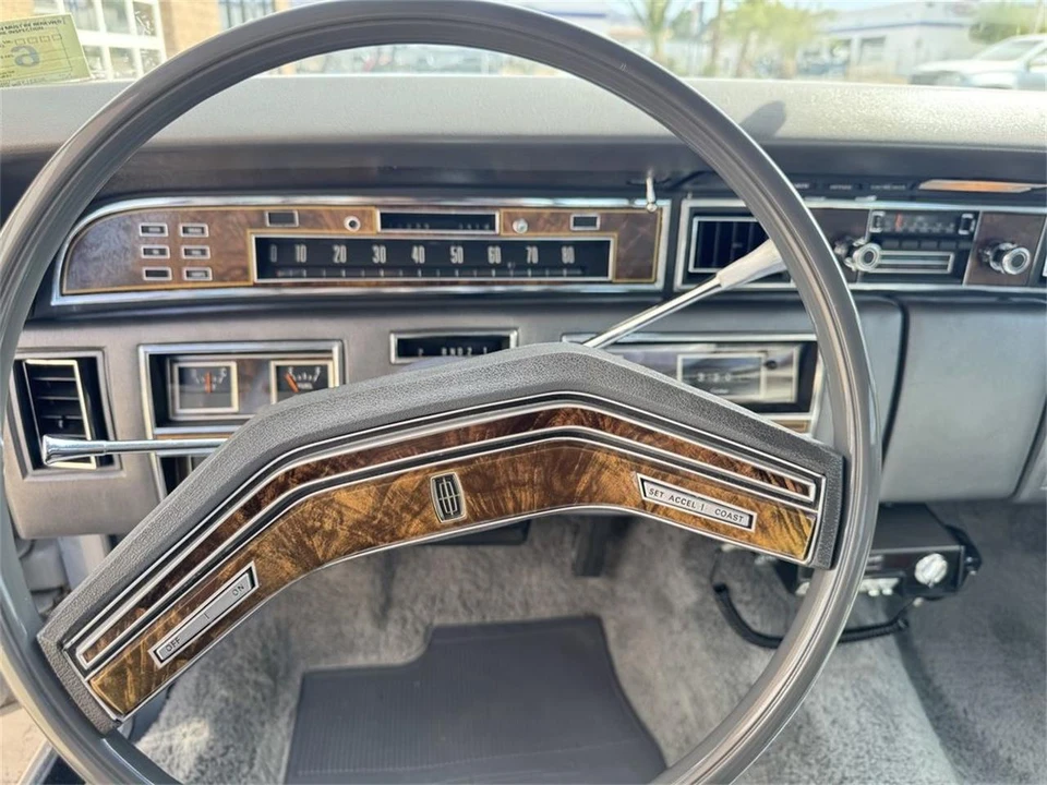 1977 Lincoln Continental 5th Gen - Image 16 of 31