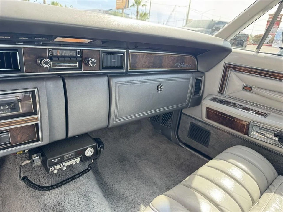 1977 Lincoln Continental 5th Gen - Image 15 of 31