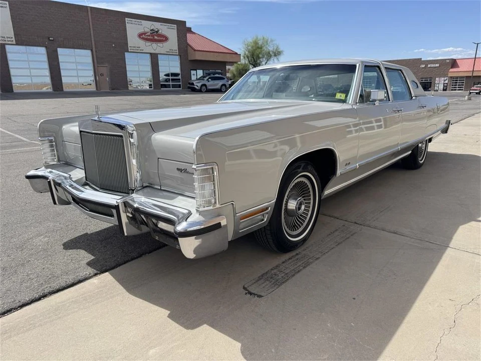1977 Lincoln Continental 5th Gen - Image 10 of 31