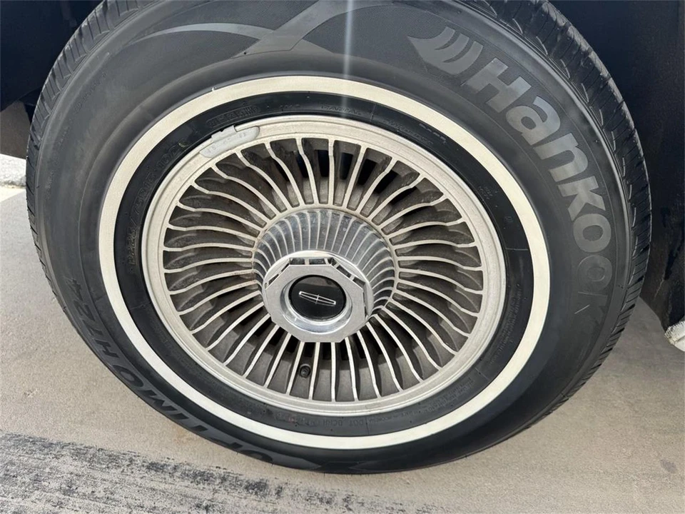 1977 Lincoln Continental 5th Gen - Image 22 of 31