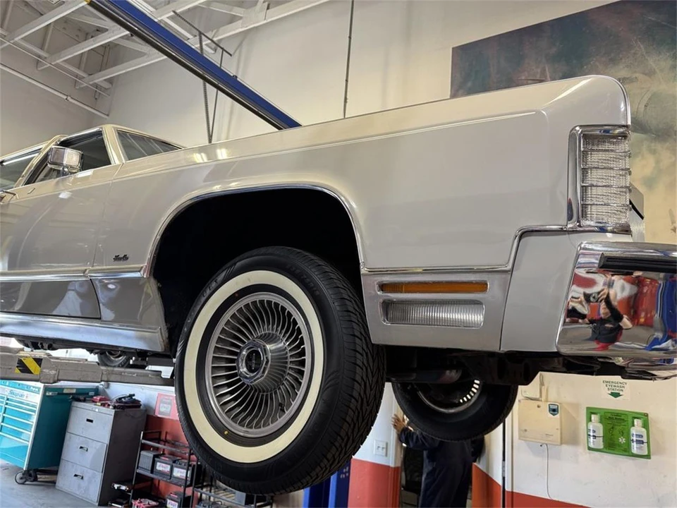1977 Lincoln Continental 5th Gen - Image 29 of 31