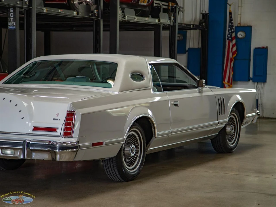 1977 Lincoln Continental 5th Gen - Image 26 of 31