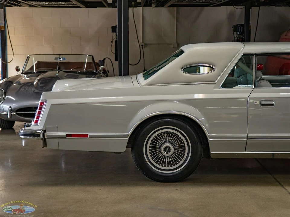 1977 Lincoln Continental 5th Gen - Image 2 of 31