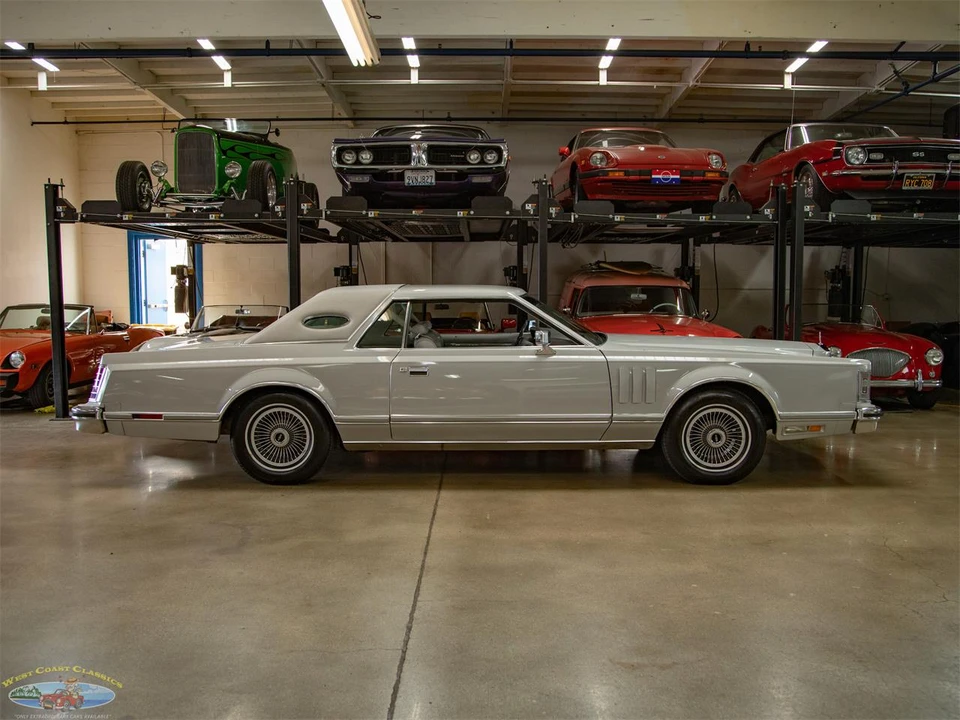 1977 Lincoln Continental 5th Gen - Image 3 of 31