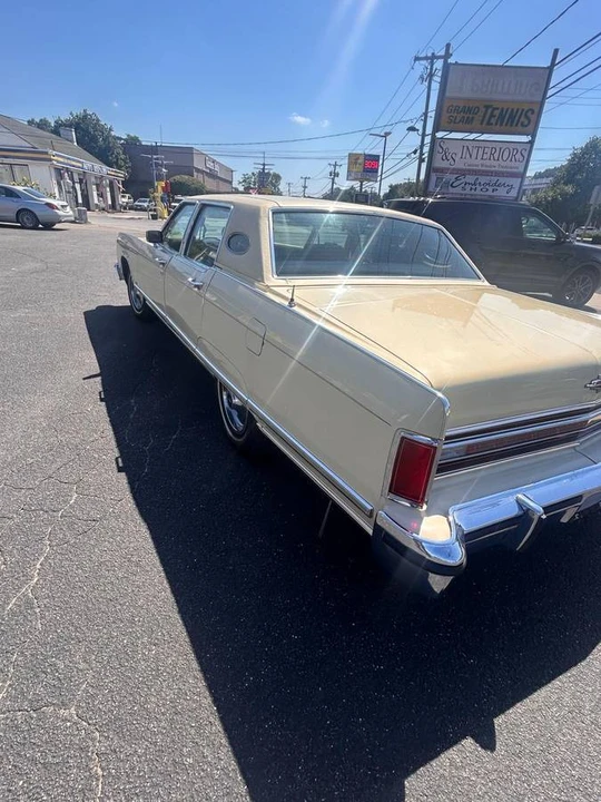 1977 Lincoln Continental 5th Gen - Image 10 of 16