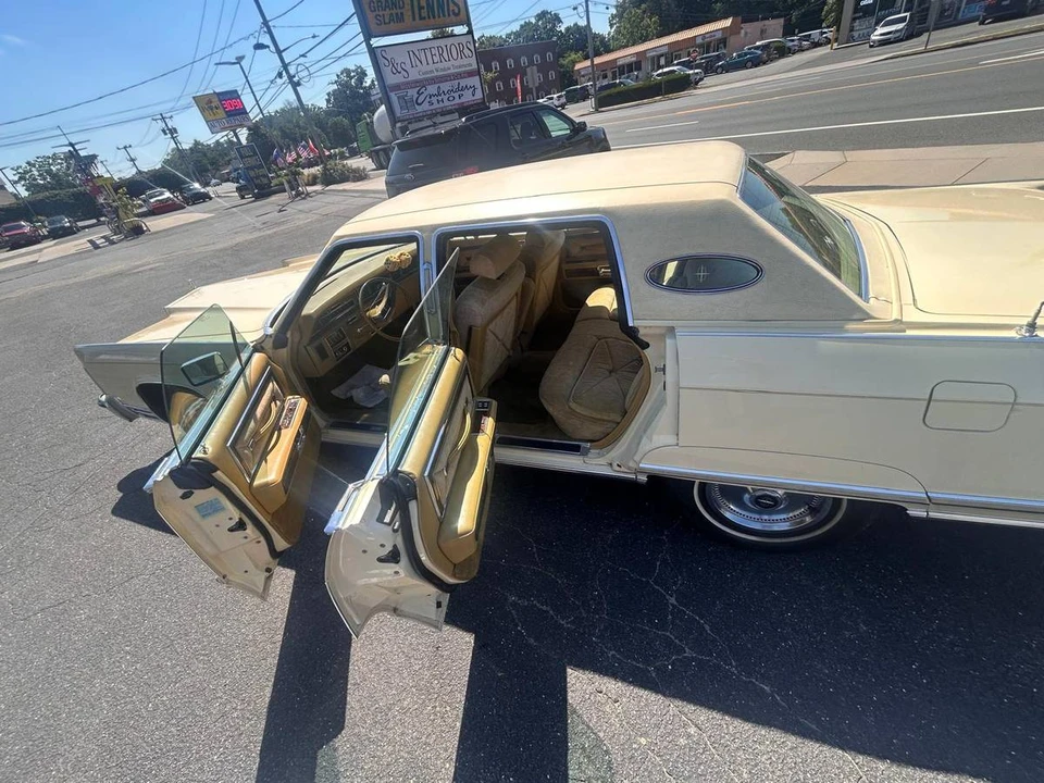 1977 Lincoln Continental 5th Gen - Image 3 of 16