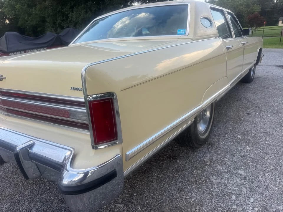 1977 Lincoln Continental 5th Gen - Image 8 of 11