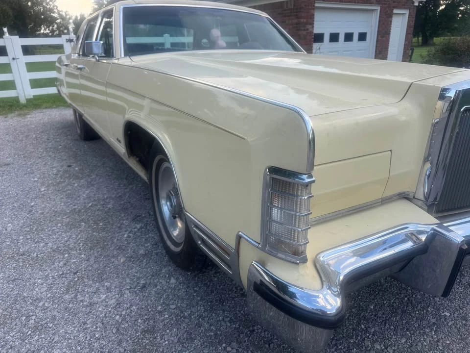 1977 Lincoln Continental 5th Gen - Image 9 of 11
