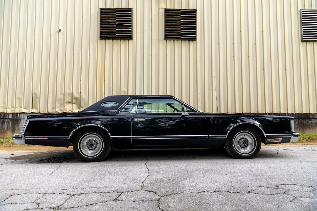 1977 Lincoln Continental Mark V - Image 10 of 31