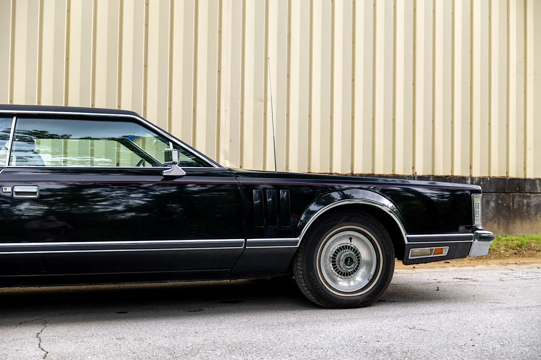 1977 Lincoln Continental Mark V - Image 15 of 31