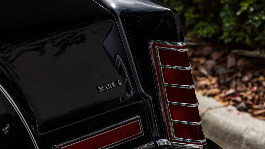 1977 Lincoln Continental Mark V - Image 11 of 31