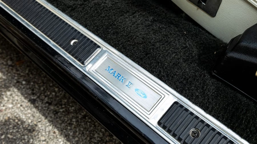 1977 Lincoln Continental Mark V - Image 28 of 31
