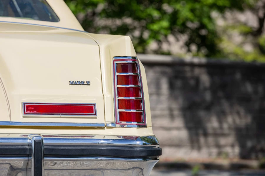 1977 Lincoln Continental Mark V - Image 11 of 31