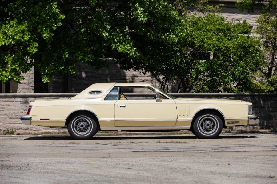 1977 Lincoln Continental Mark V - Image 2 of 31