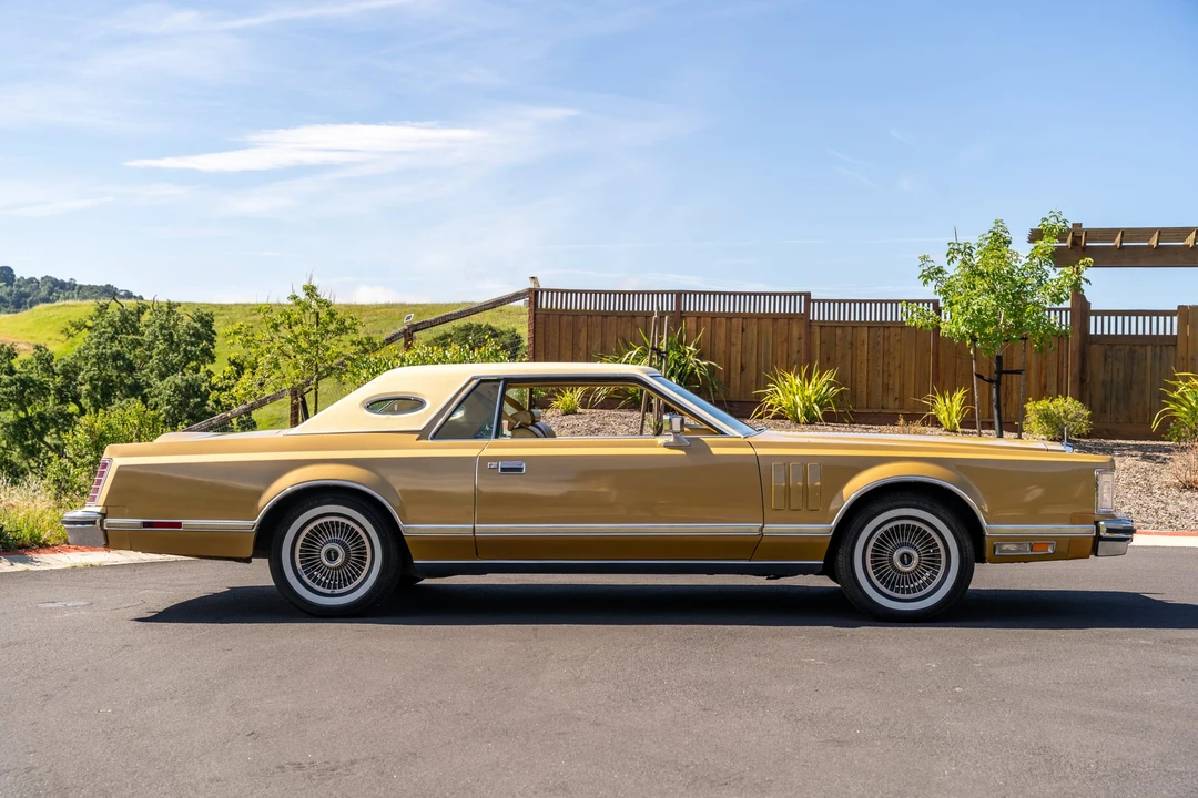 1977 Lincoln Continental Mark V - Image 11 of 31