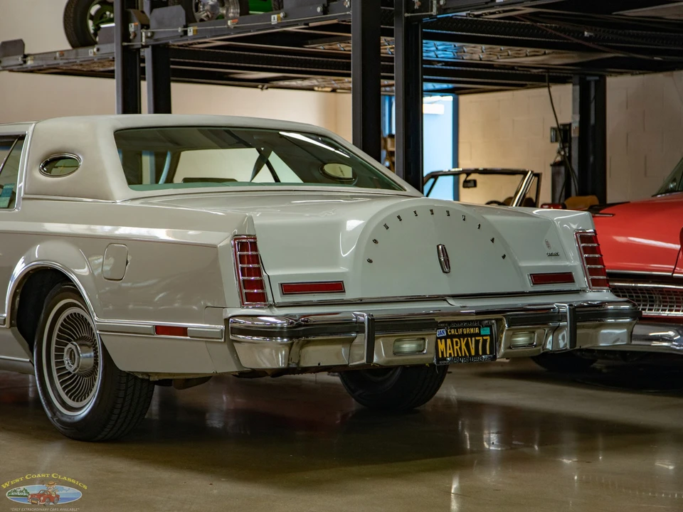 1977 Lincoln Continental Mark V - Image 24 of 31