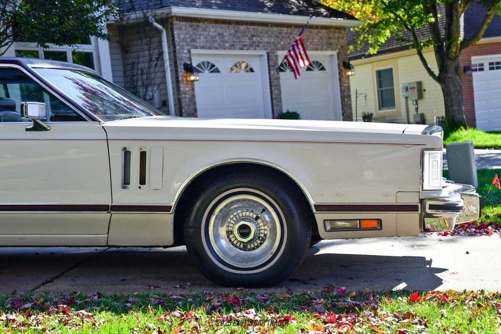 1977 Lincoln Continental Mark V - Image 11 of 12