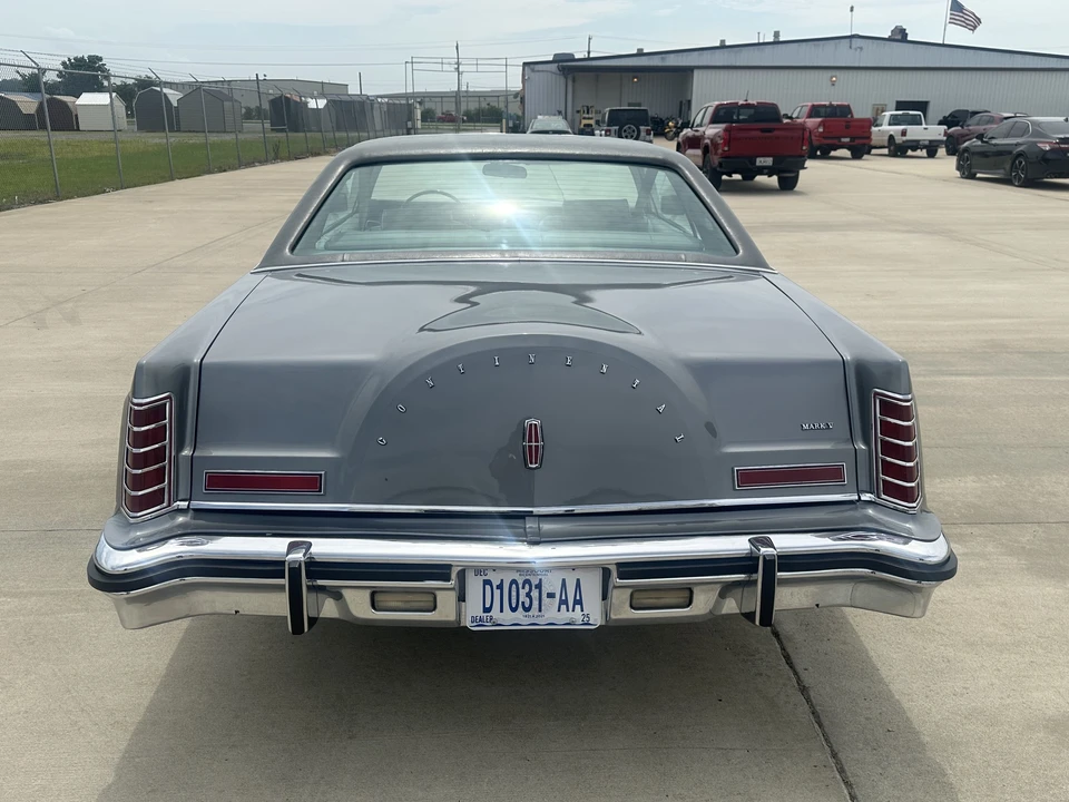 1977 Lincoln Continental Mark V - Image 11 of 31