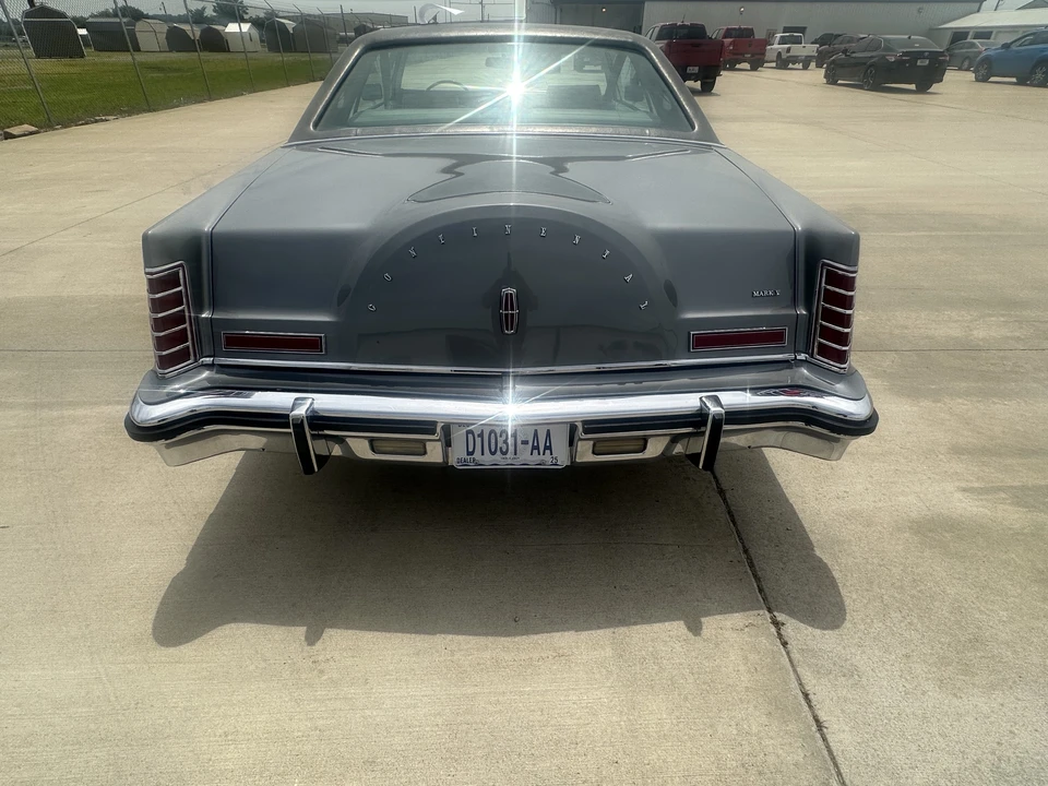 1977 Lincoln Continental Mark V - Image 12 of 31