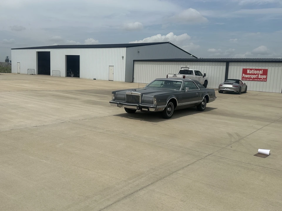1977 Lincoln Continental Mark V - Image 2 of 31