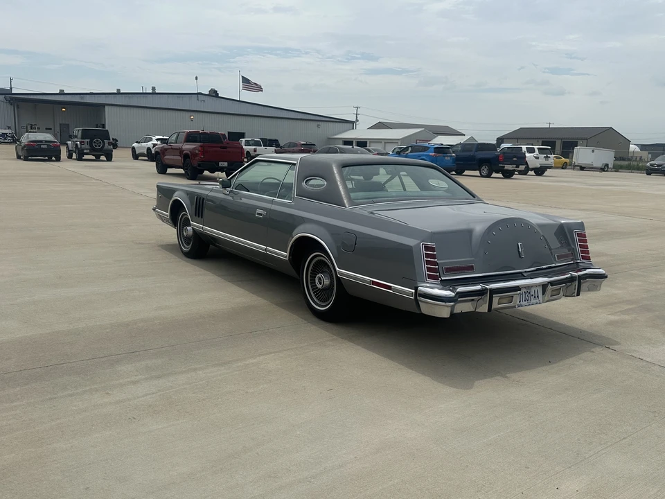 1977 Lincoln Continental Mark V - Image 14 of 31