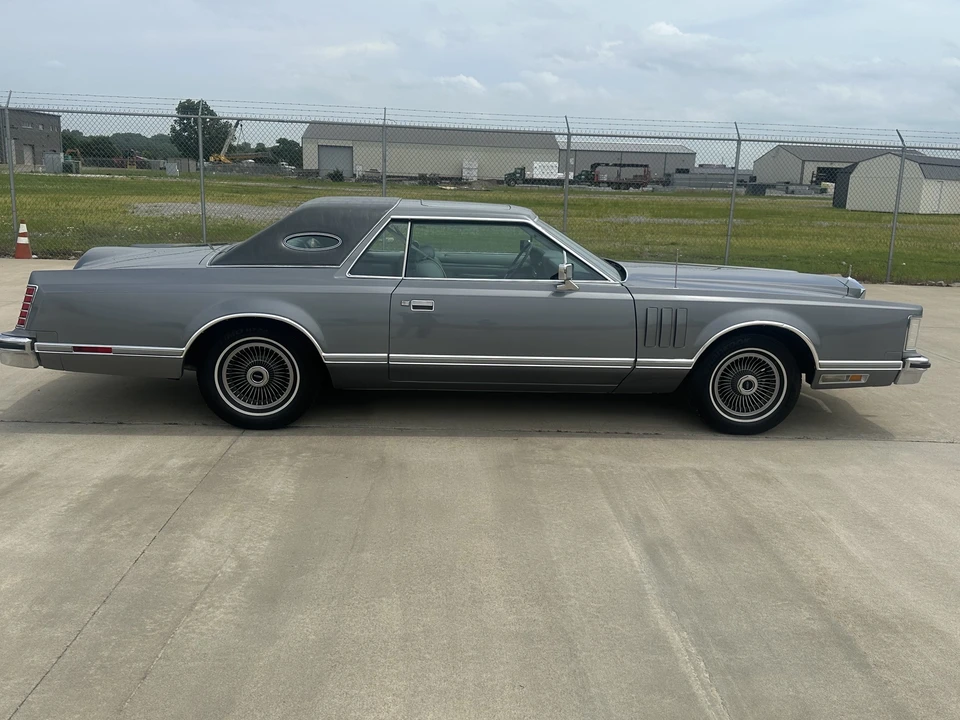 1977 Lincoln Continental Mark V - Image 9 of 31