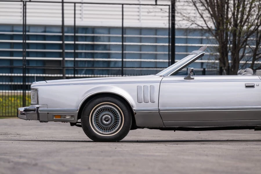 1977 Lincoln Continental Mark V - Image 30 of 31