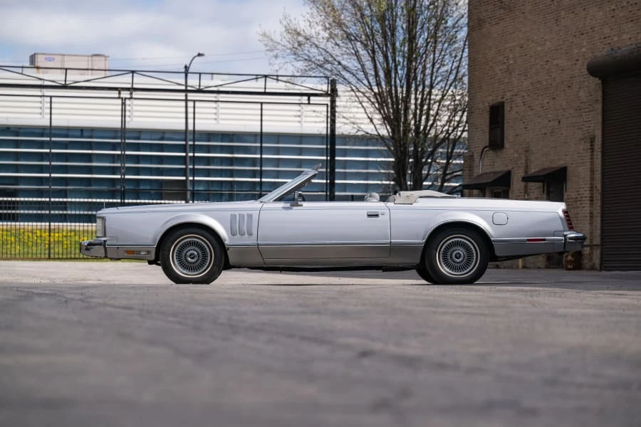 1977 Lincoln Continental Mark V - Image 2 of 31