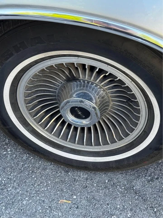 1977 Lincoln Continental 5th Gen - Image 2 of 19