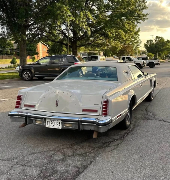 1977 Lincoln Continental 5th Gen - Image 2 of 4