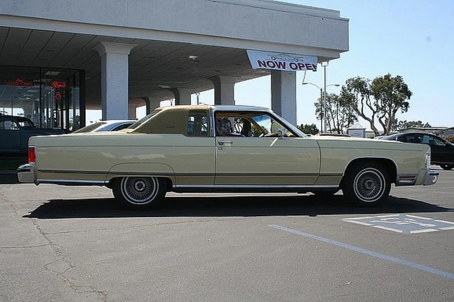 1977 Lincoln Continental 5th Gen - Image 2 of 8