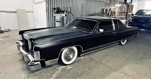 1977 Lincoln Continental Town Coupé