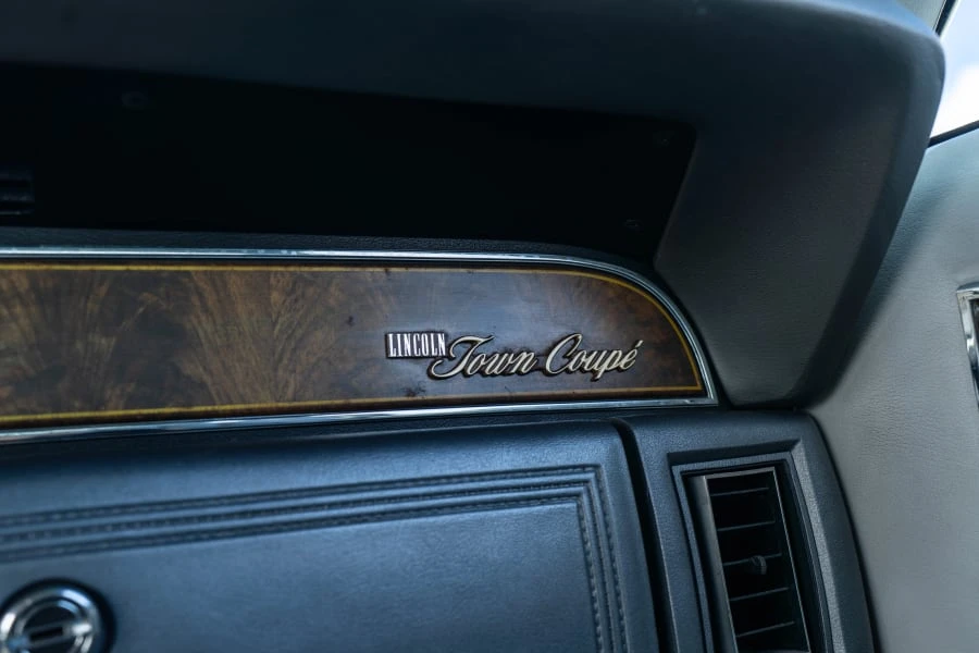 1977 Lincoln Continental 5th Gen - Image 16 of 23