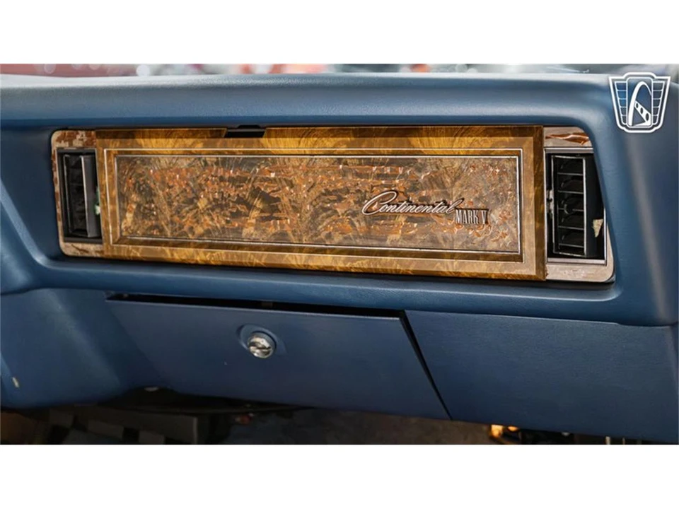 1977 Lincoln Continental Mark V - Image 17 of 31