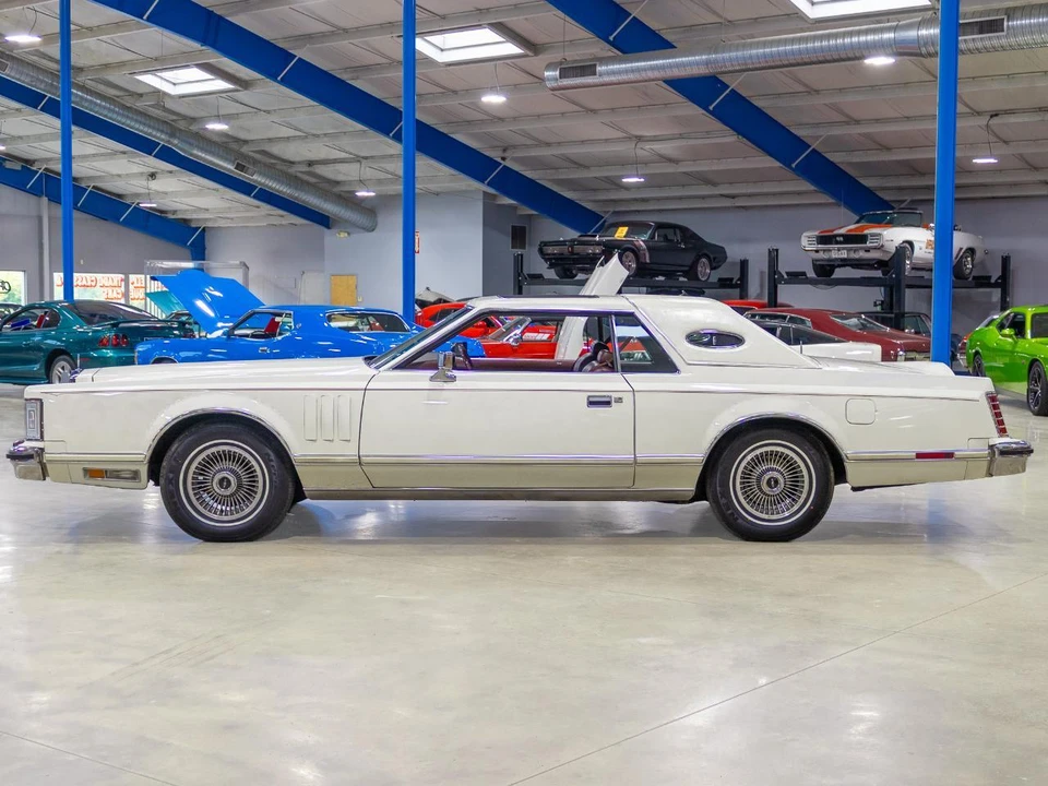 1977 Lincoln Continental Mark V - Image 4 of 31