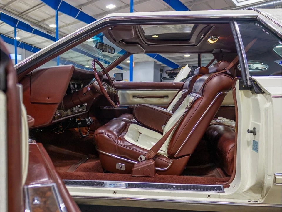 1977 Lincoln Continental Mark V - Image 24 of 31
