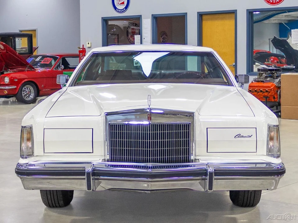 1977 Lincoln Continental Mark V - Image 2 of 24