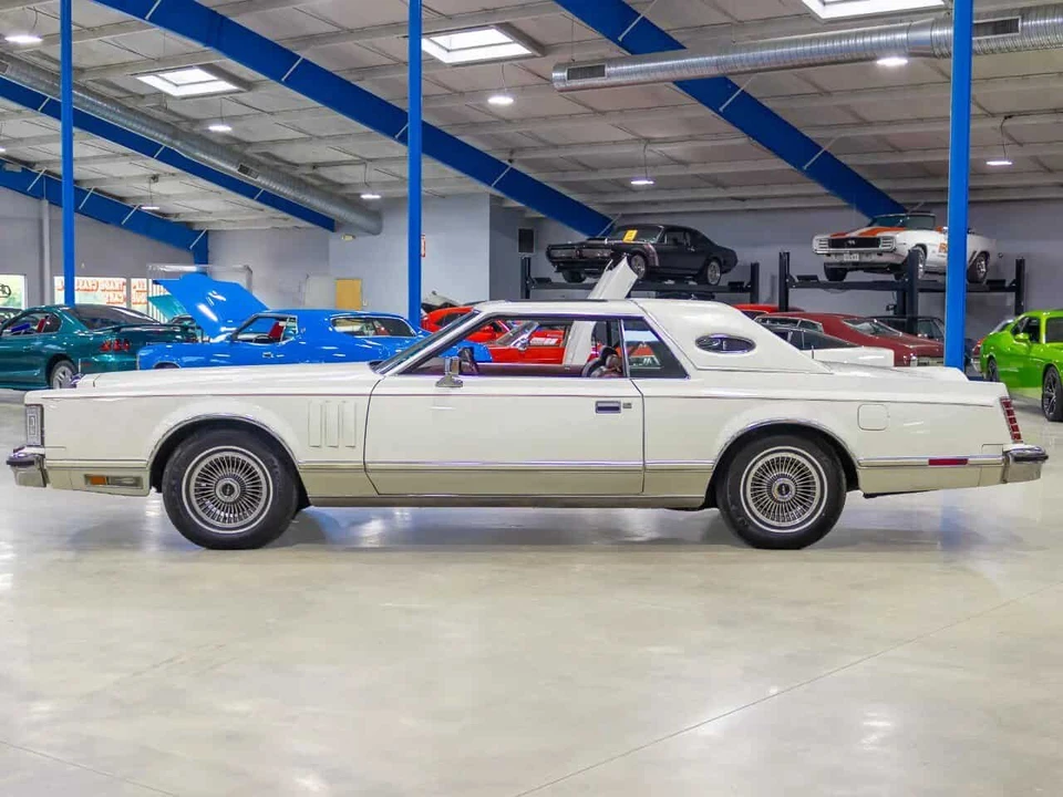 1977 Lincoln Continental Mark V - Image 5 of 31