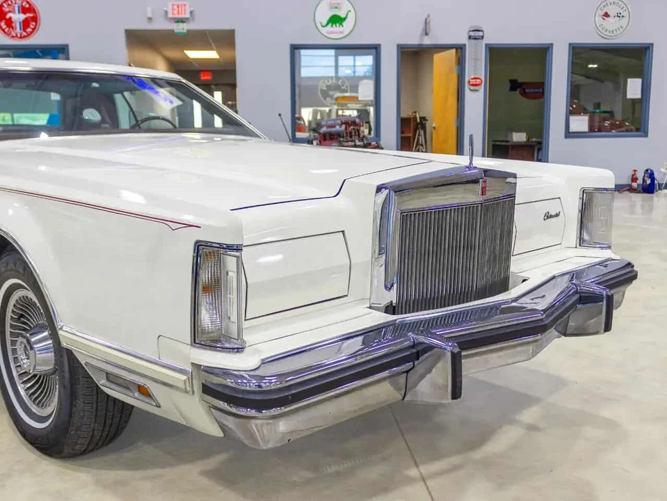 1977 Lincoln Continental Mark V - Image 2 of 31