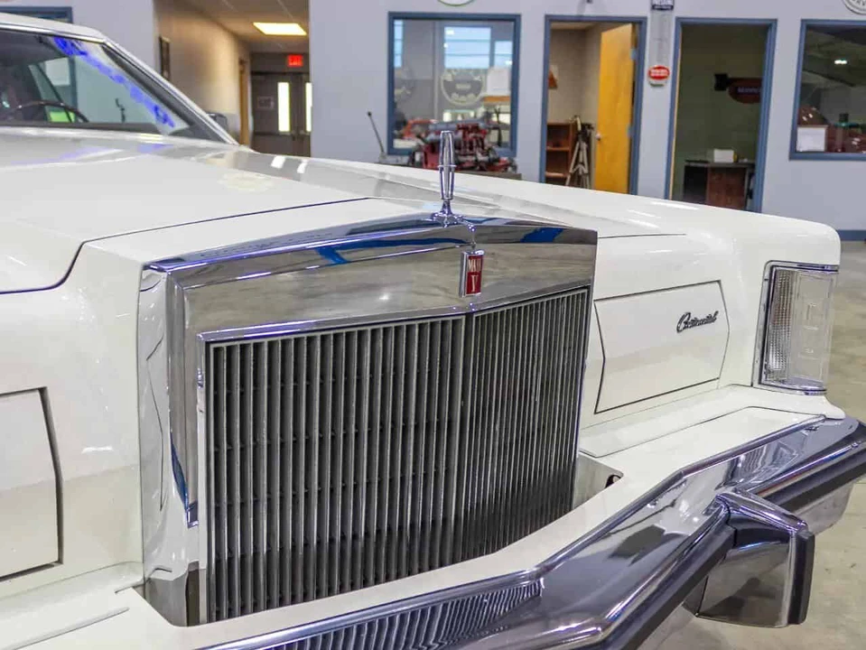 1977 Lincoln Continental Mark V - Image 12 of 31