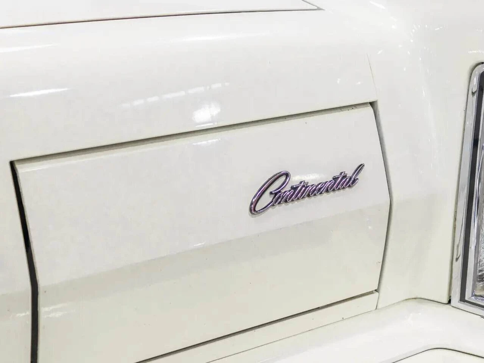 1977 Lincoln Continental Mark V - Image 13 of 31