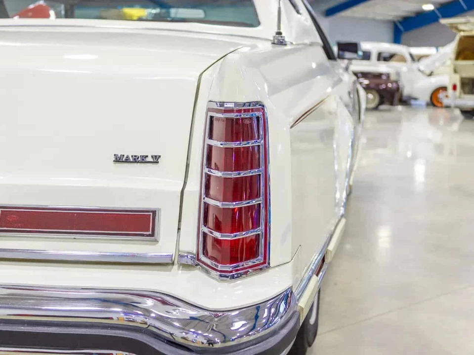 1977 Lincoln Continental Mark V - Image 23 of 31