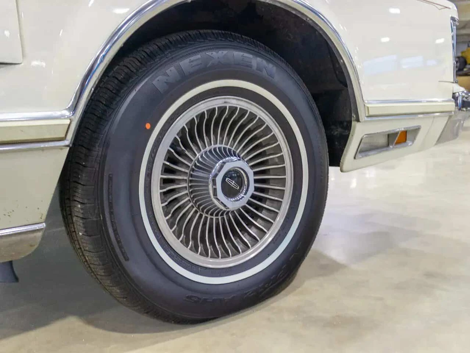 1977 Lincoln Continental Mark V - Image 28 of 31