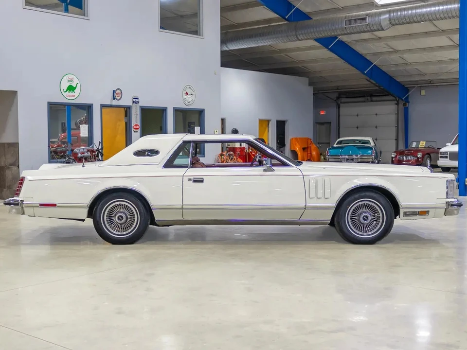 1977 Lincoln Continental Mark V - Image 8 of 31