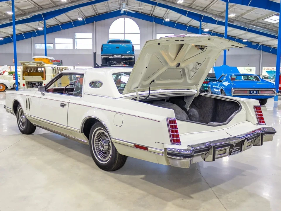 1977 Lincoln Continental Mark V - Image 15 of 31