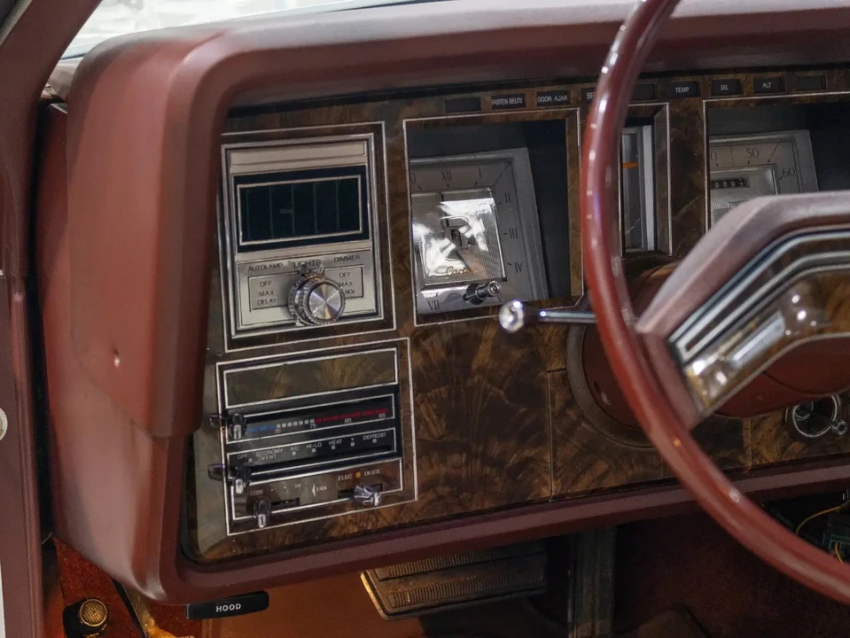 1977 Lincoln Continental Mark V - Image 24 of 31