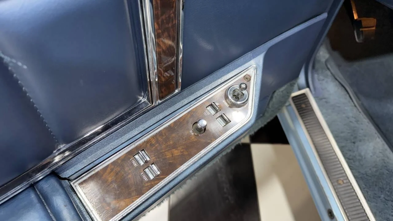 1977 Lincoln Continental Mark V - Image 18 of 21