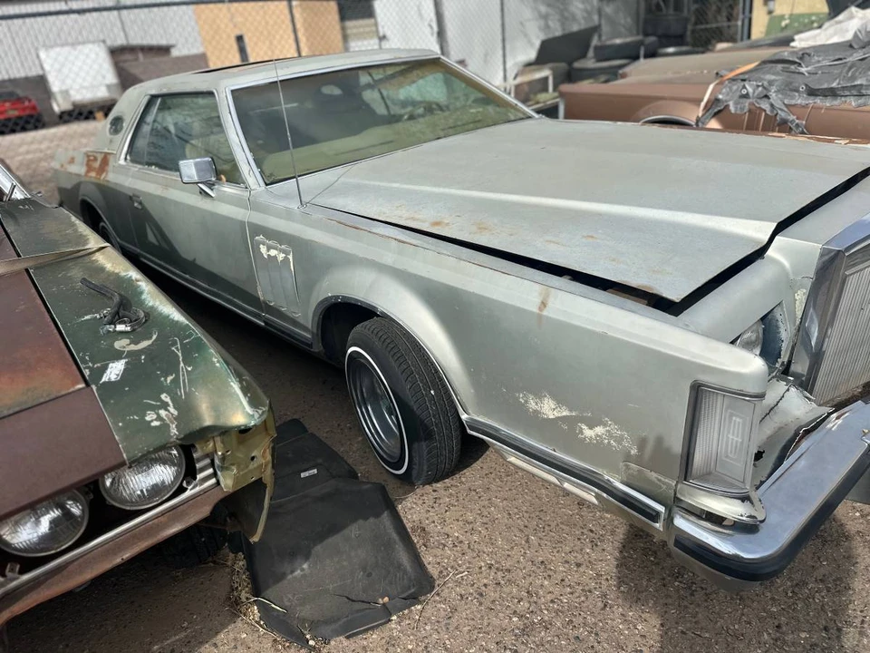1977 Lincoln Continental 5th Gen - Image 2 of 2